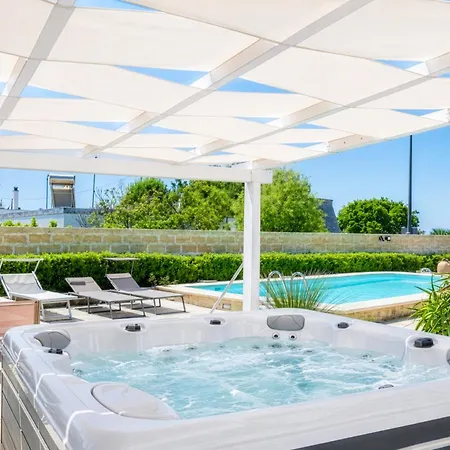 Con Piscina E Jacuzzi Privata A Leuca Villa