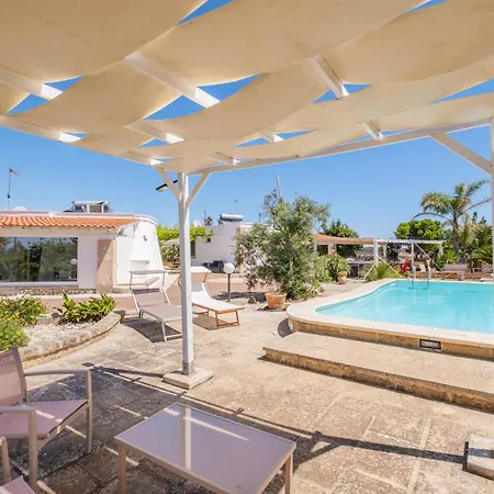 Con Piscina E Jacuzzi Privata A Leuca Corsano (Apulia)