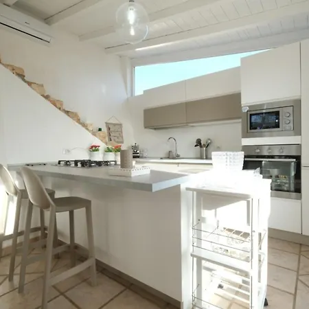 Villa Con Piscina E Jacuzzi Privata A Leuca Corsano (Apulia)