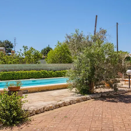 Con Piscina E Jacuzzi Privata A Leuca Corsano (Apulia)