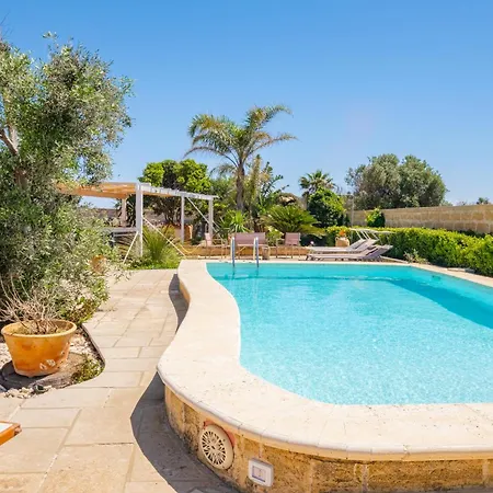 Villa Con Piscina E Jacuzzi Privata A Leuca Corsano (Apulia)