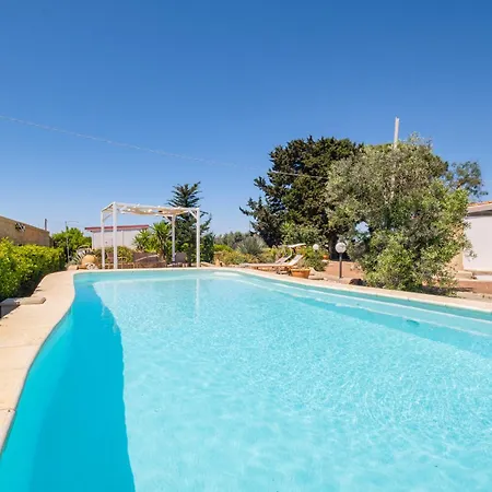 Con Piscina E Jacuzzi Privata A Leuca Corsano (Apulia)